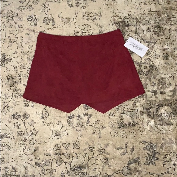 Red skirt - Picture 2 of 2